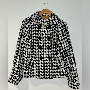 💋 Vintage Houndstooth Coat – Classic, Chic & Cozy!